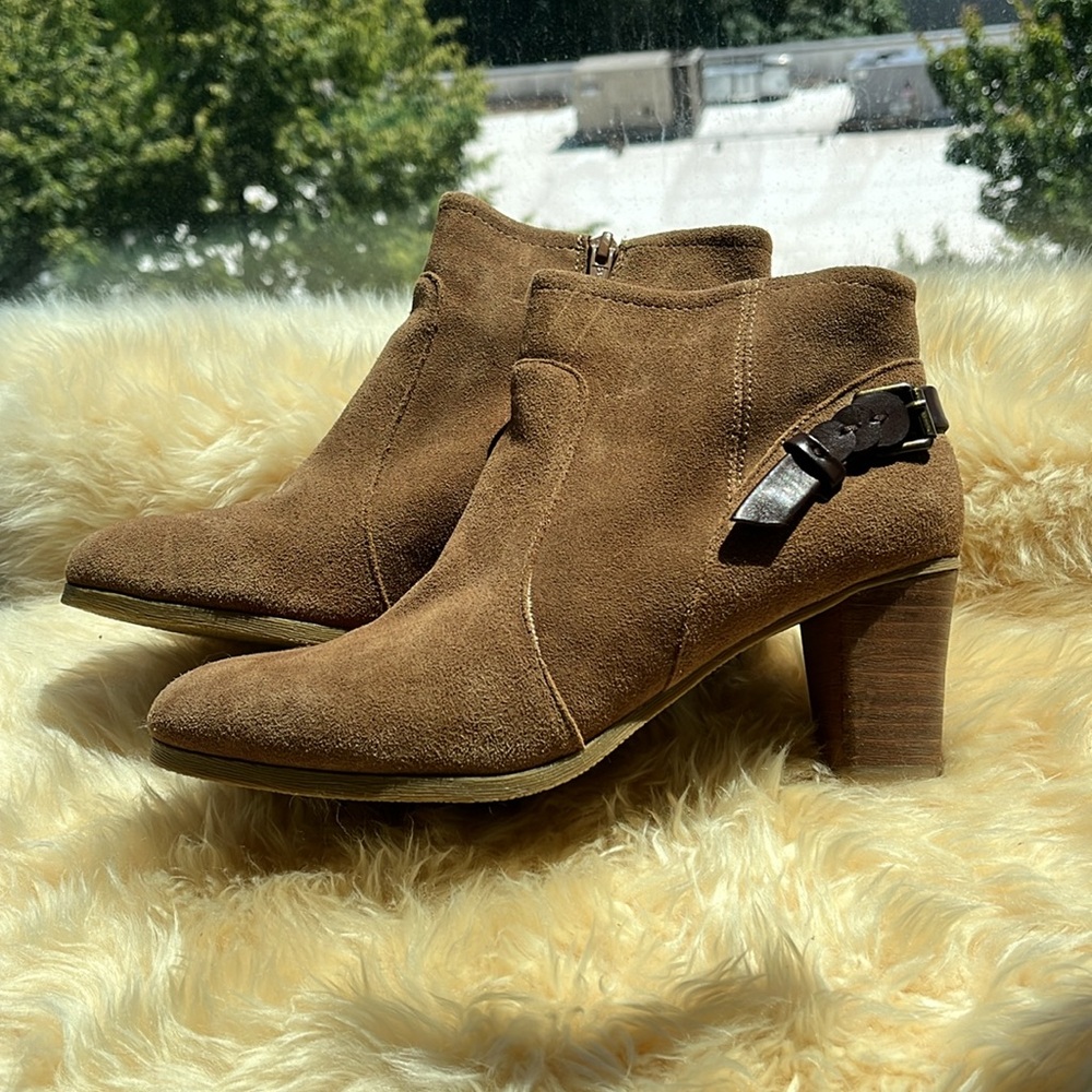 NWOB GH Bass Tan Suede Ankle Booties - Size 8